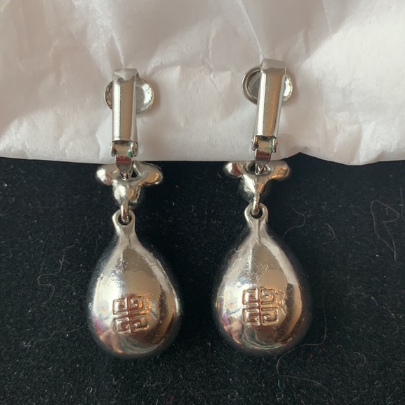 Givenchy Pre-Owned 2000s Crystal-Embellished Dangle Clip-On Earrings - Picture 2 of 6
